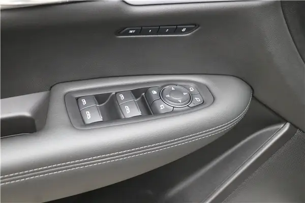 Cadillac XT6, 2025 11