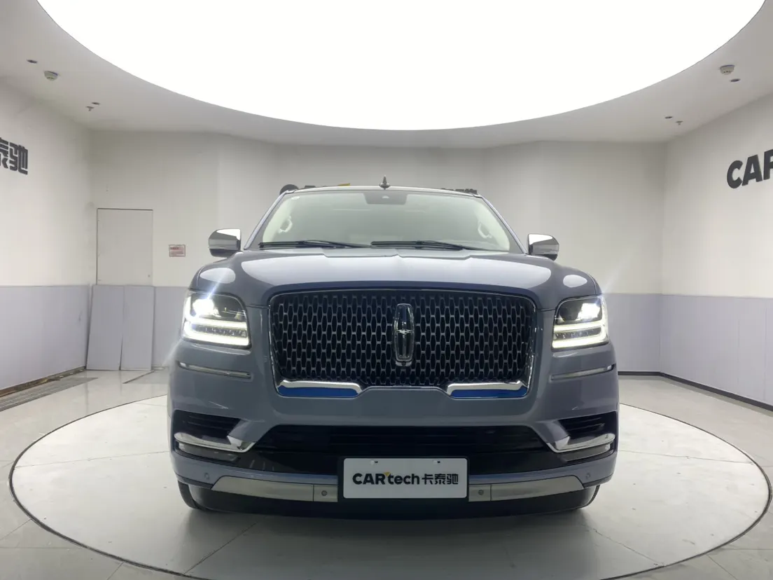 Lincoln Navigator, 2023 3