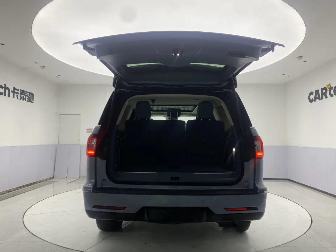 Lincoln Navigator, 2023 13