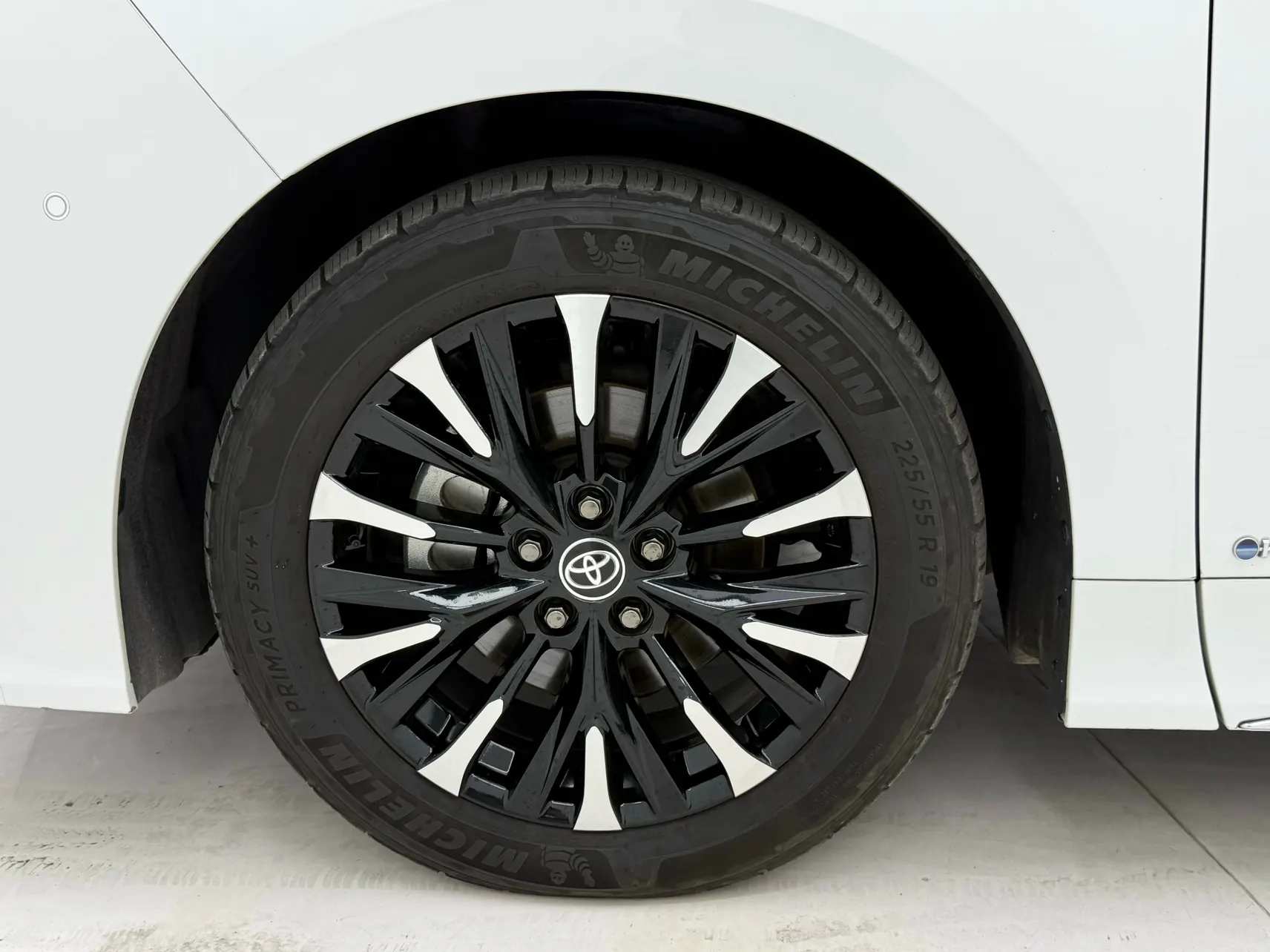 Toyota Alphard, 2023 10