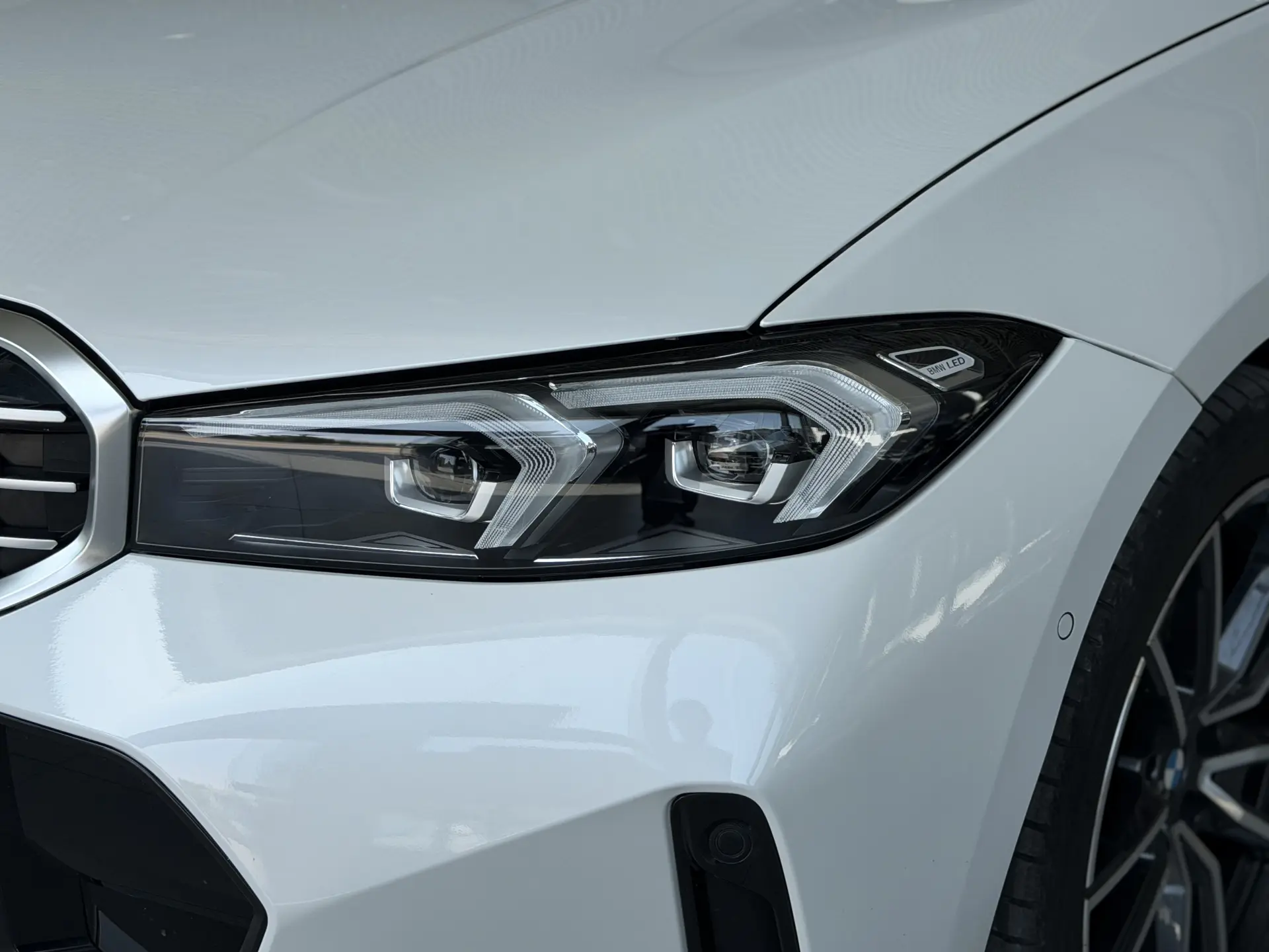 BMW 325Li, 2023 11