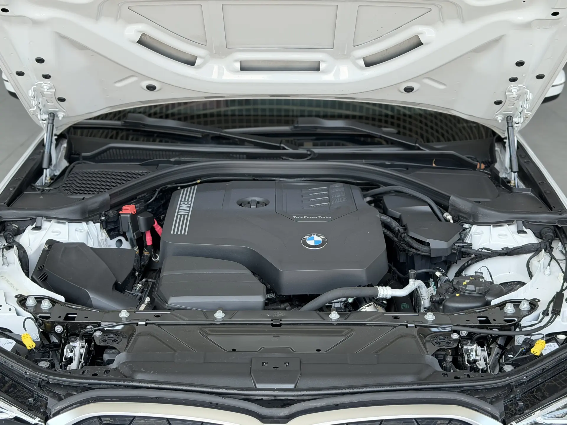 BMW 325Li, 2023 22