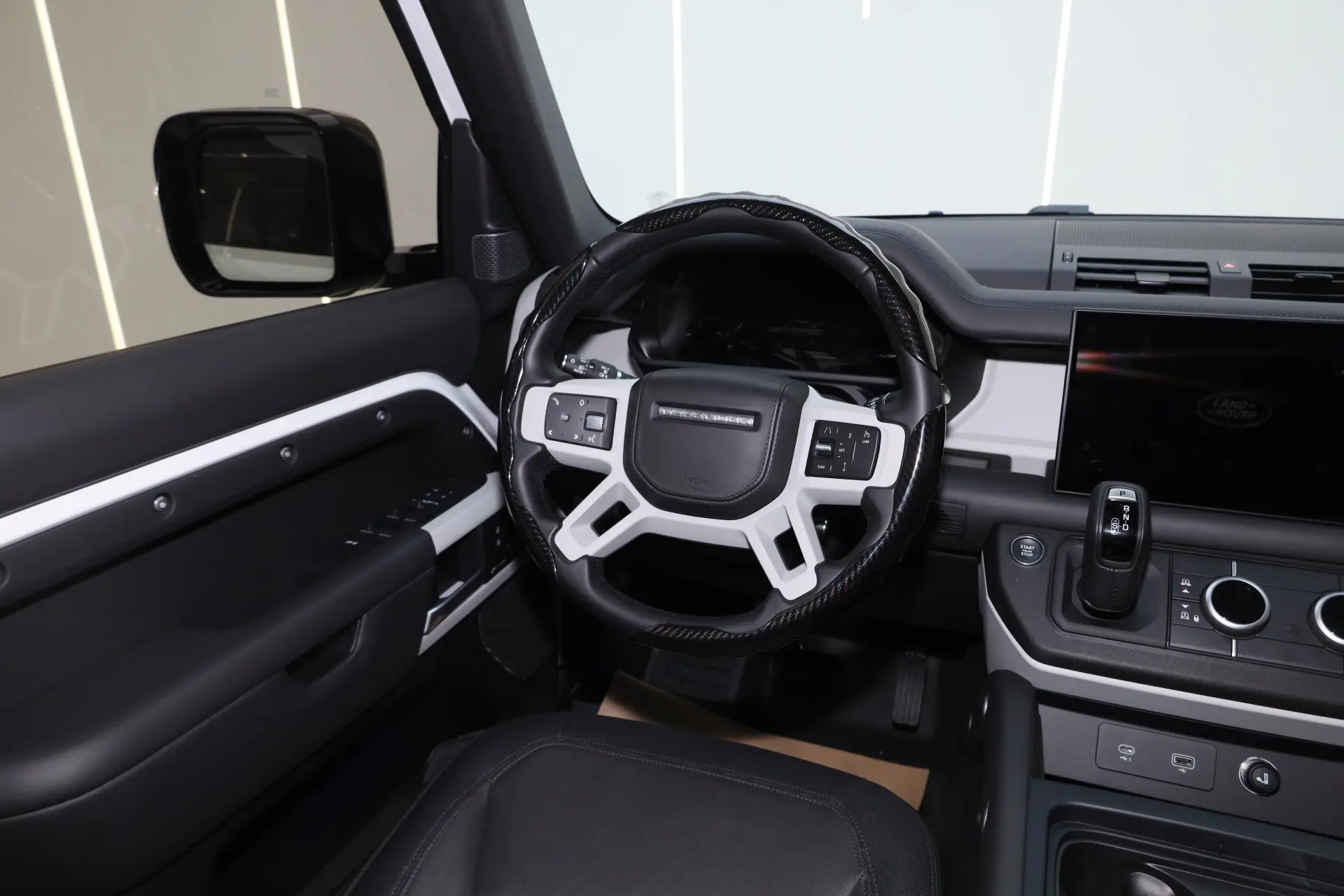Land Rover Defender, 2024 27