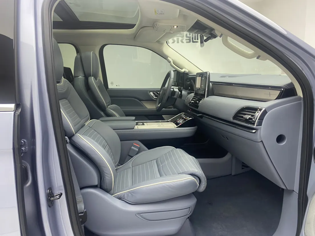 Lincoln Navigator, 2023 31