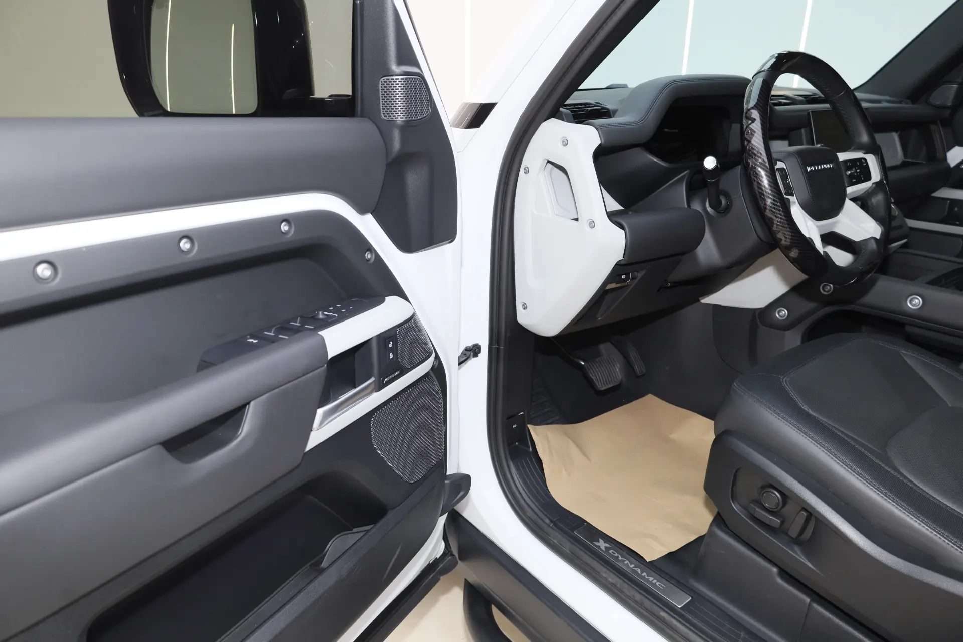 Land Rover Defender, 2024 25