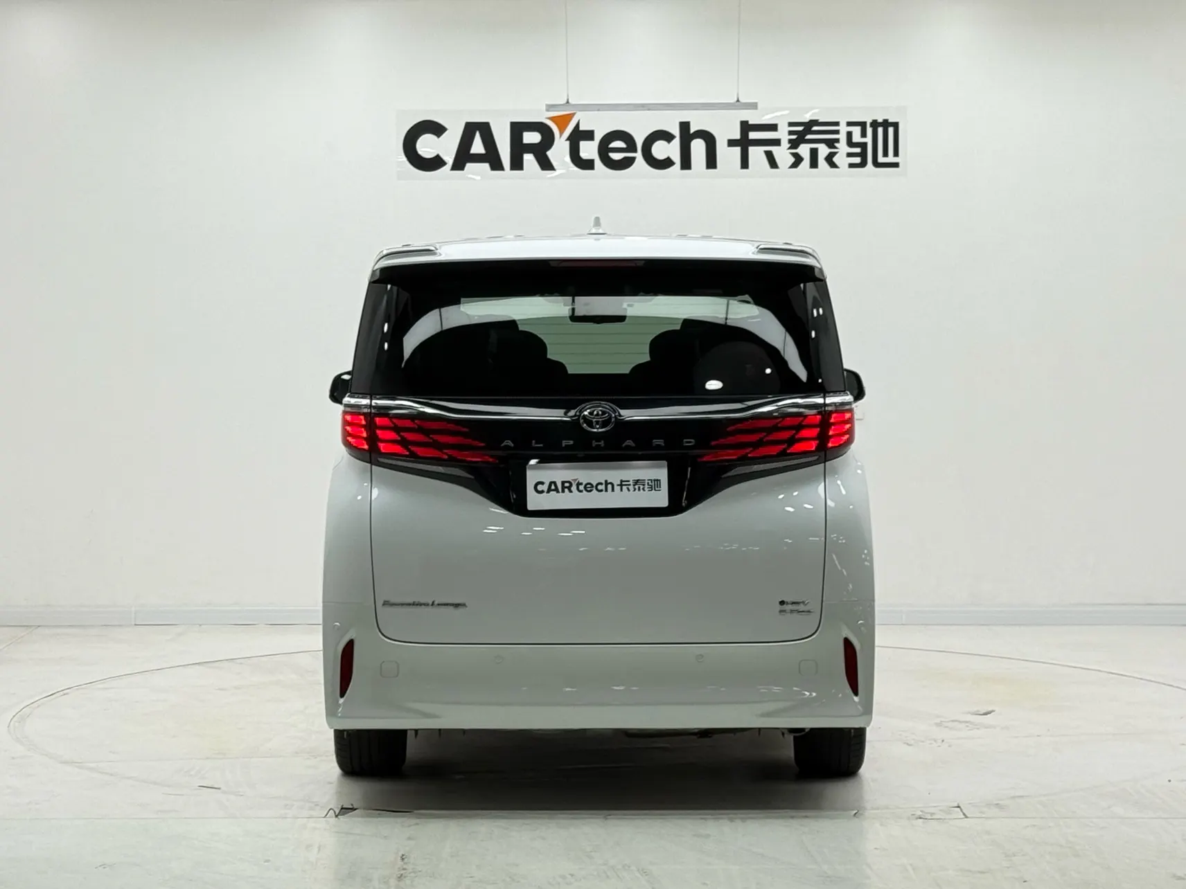 Toyota Alphard, 2023 все фото