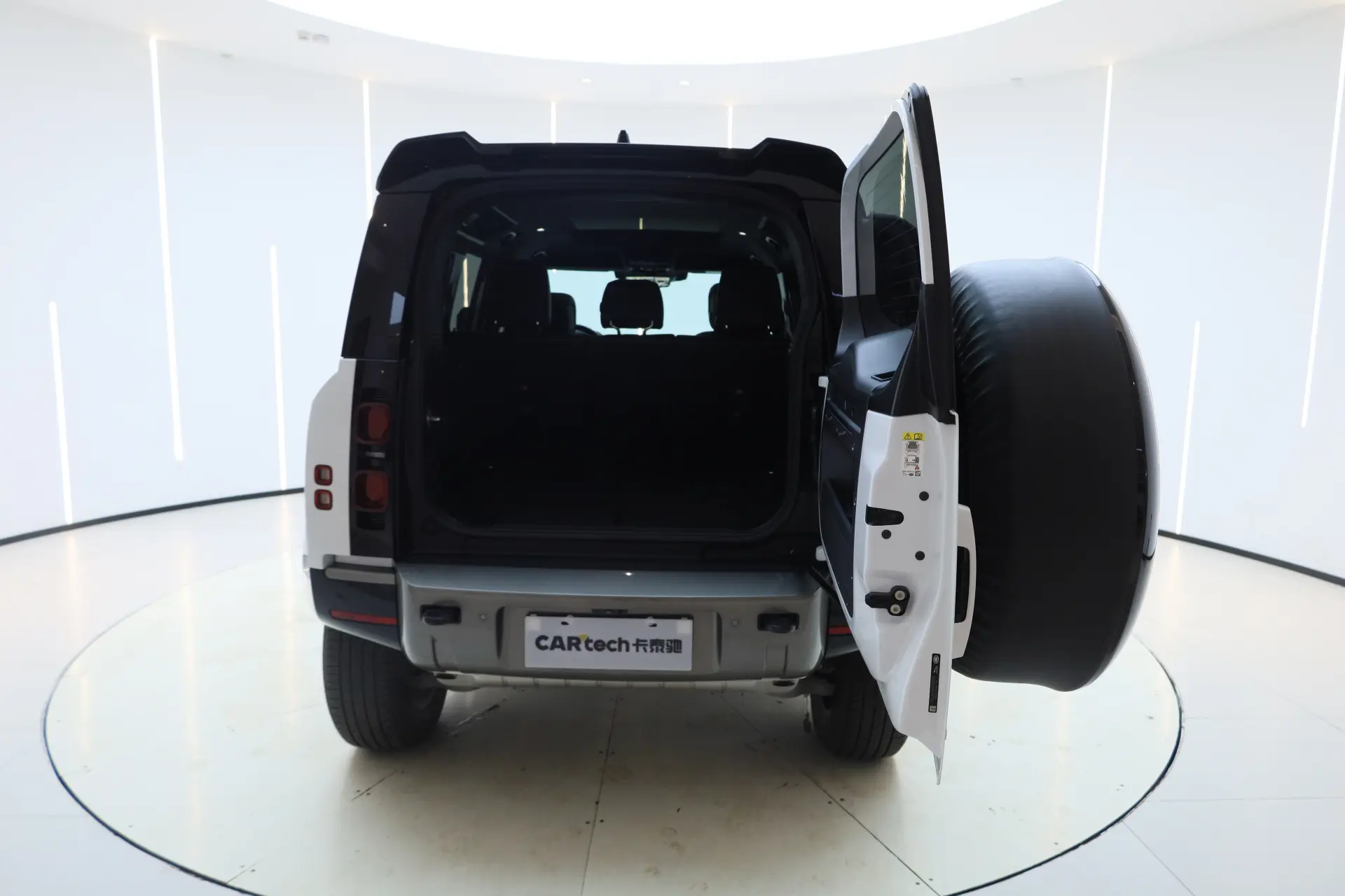 Land Rover Defender, 2024 13