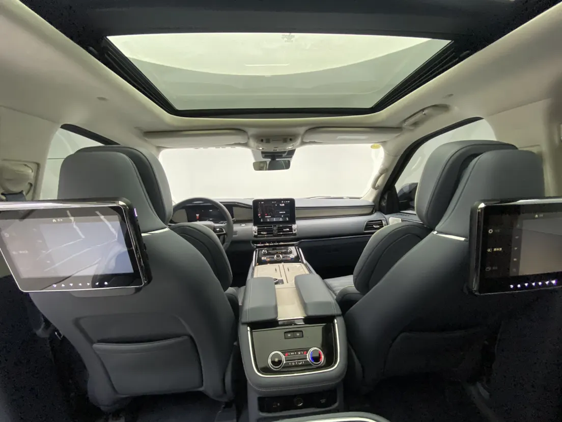 Lincoln Navigator, 2023 19