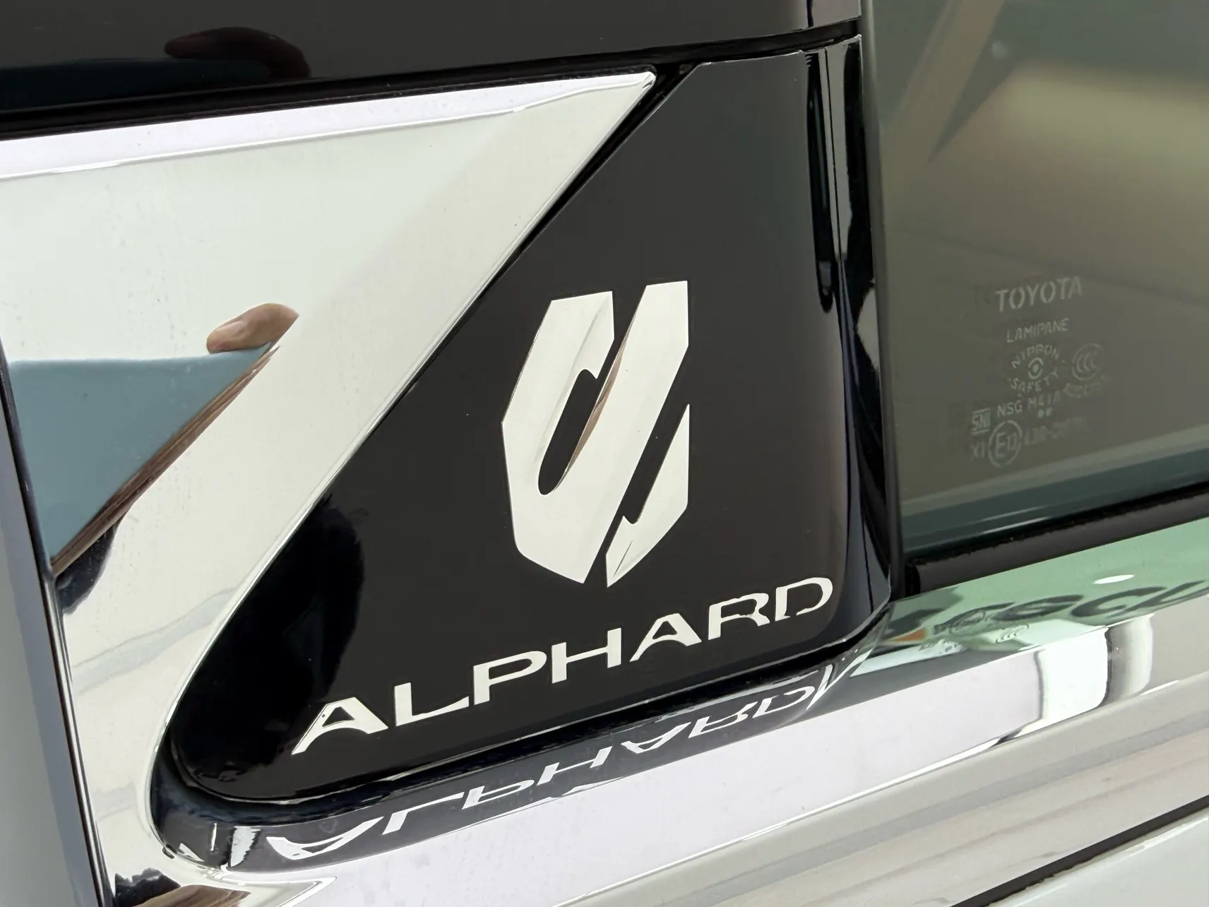 Toyota Alphard, 2023 12