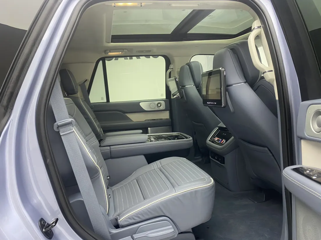 Lincoln Navigator, 2023 30
