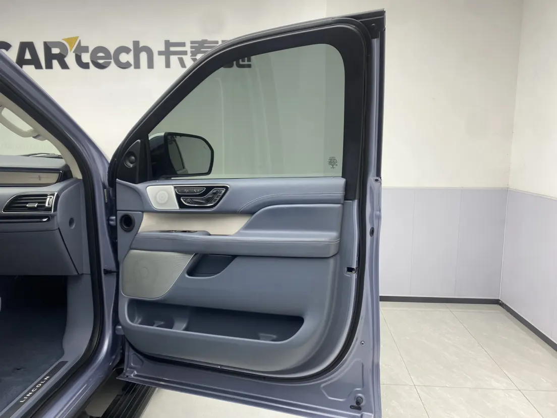 Lincoln Navigator, 2023 25