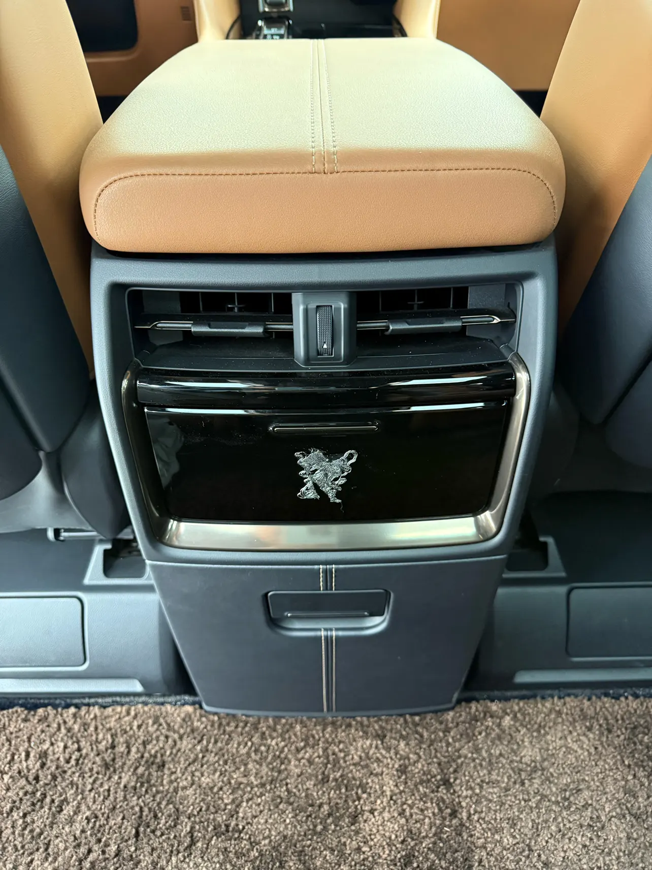 Toyota Alphard, 2023 16