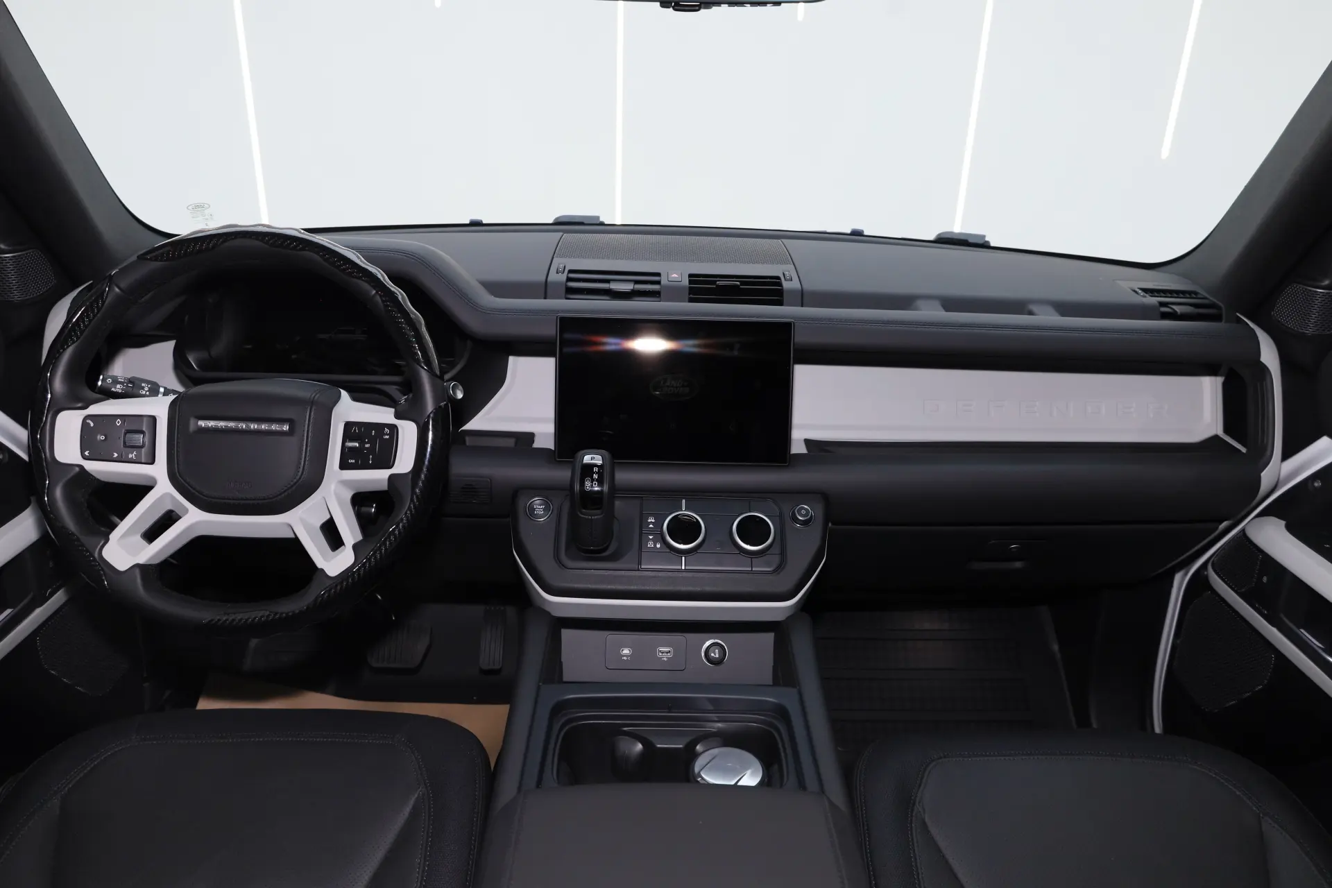 Land Rover Defender, 2024 14