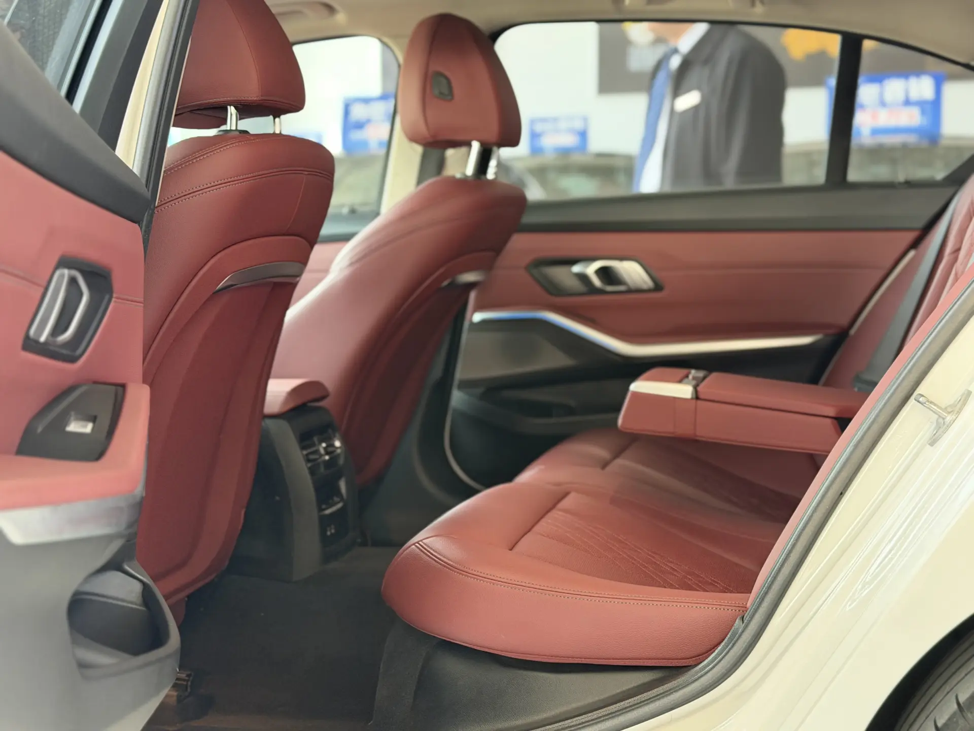 BMW 325Li, 2023 15