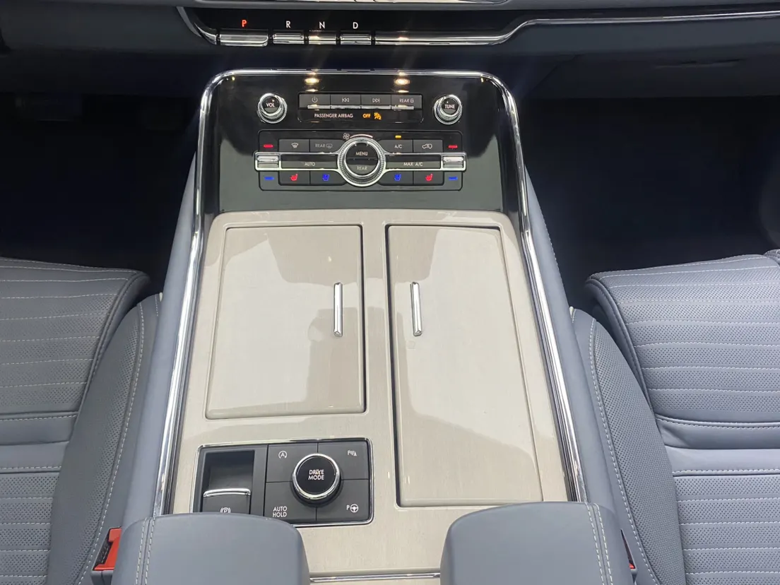 Lincoln Navigator, 2023 21