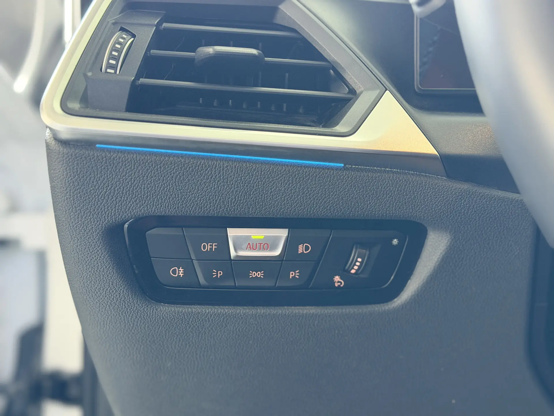 BMW 325Li, 2023 21