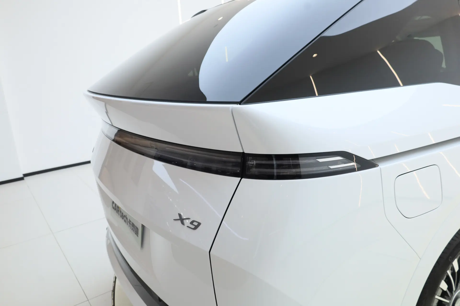 Xpeng X9, 2025 10
