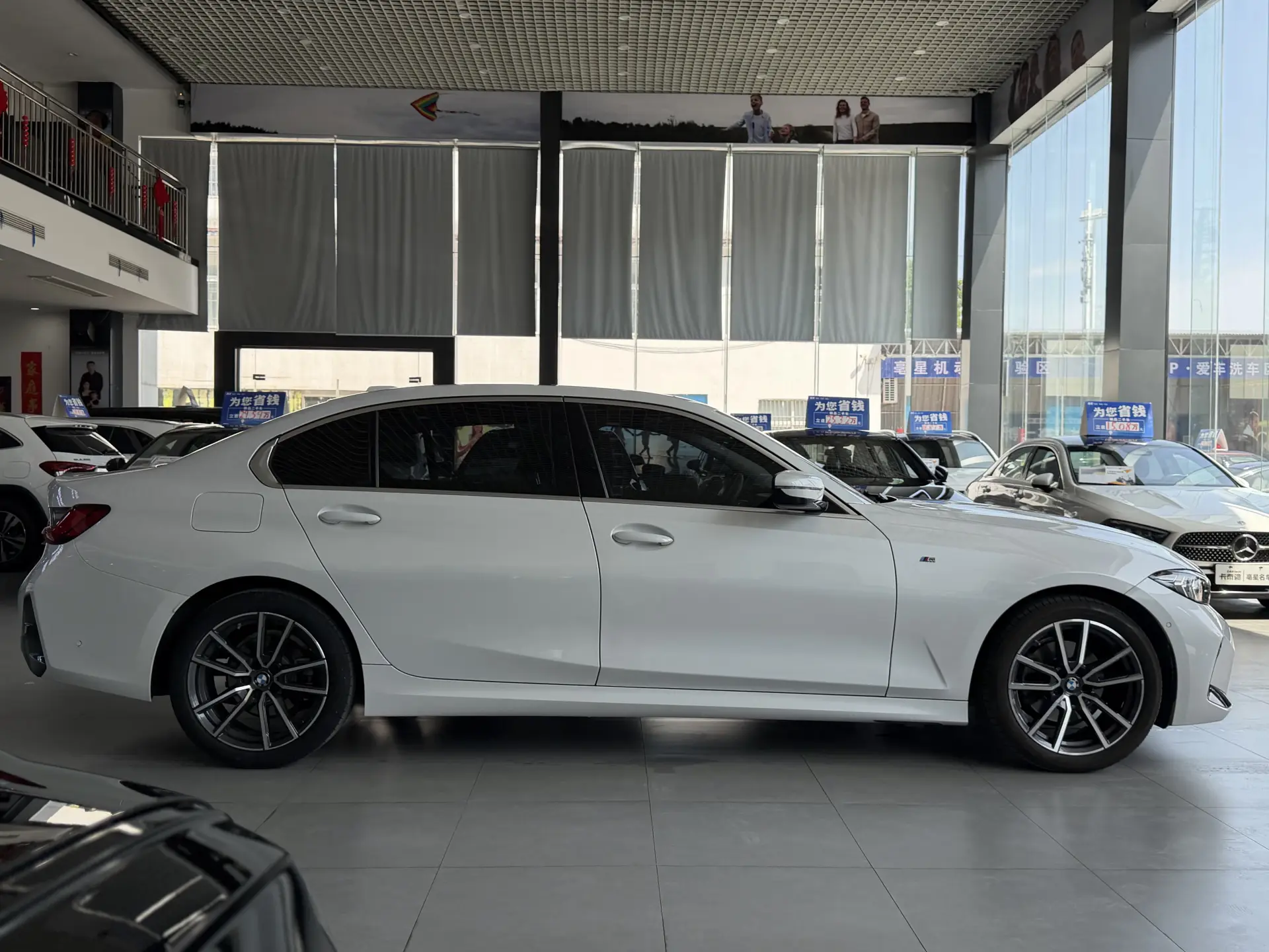 BMW 325Li, 2023 14