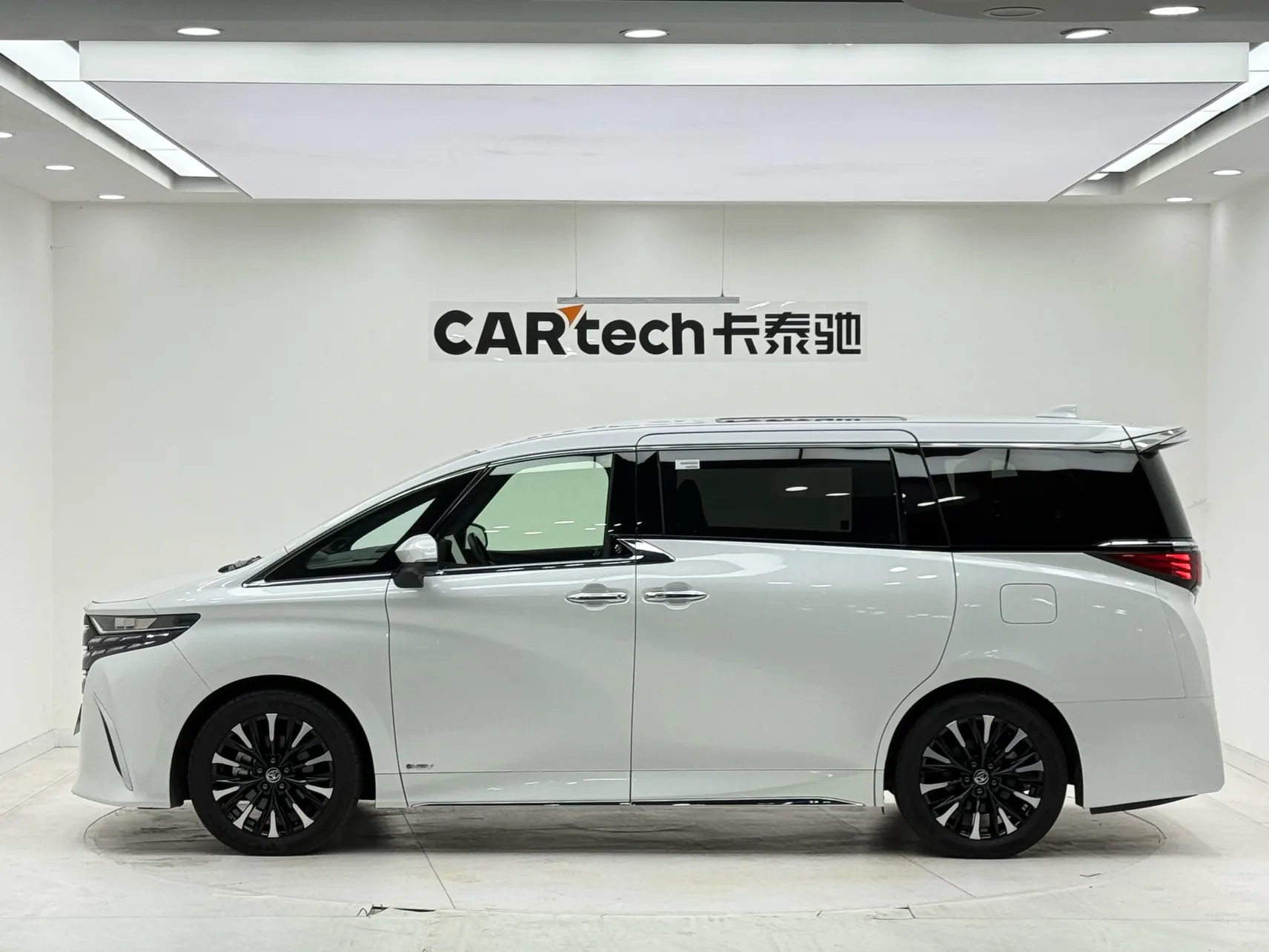 Toyota Alphard, 2023 7
