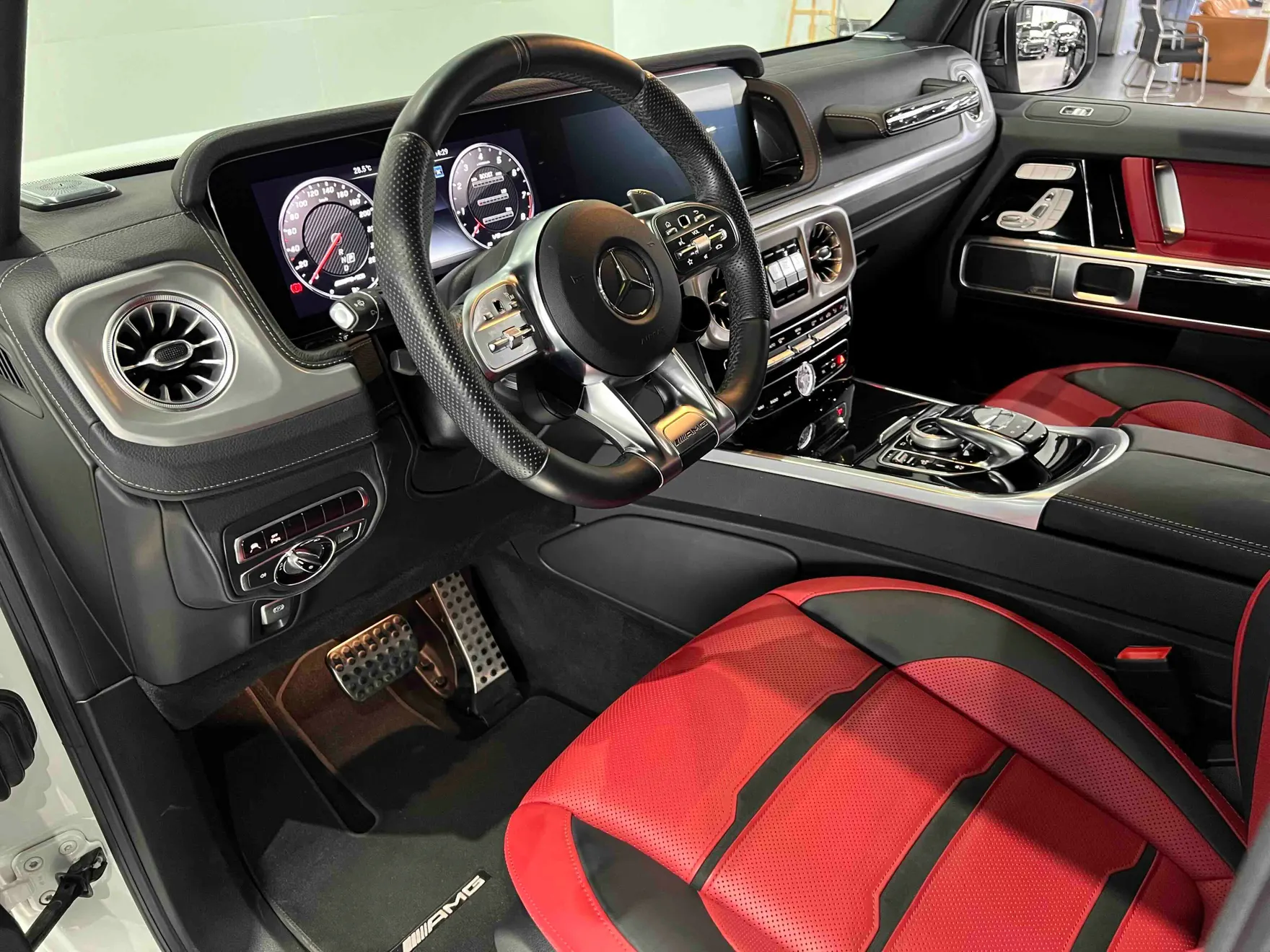Mercedes-Benz G 63, 2023 27
