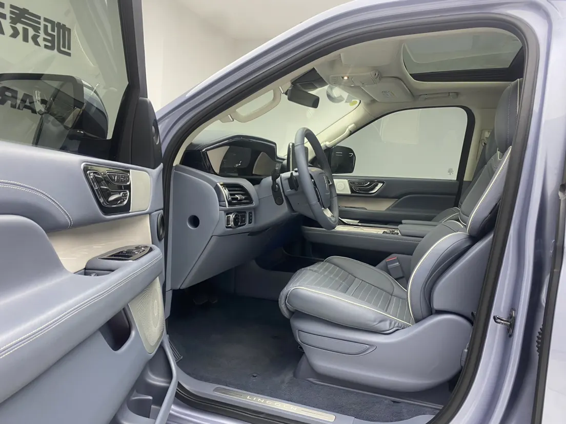 Lincoln Navigator, 2023 18