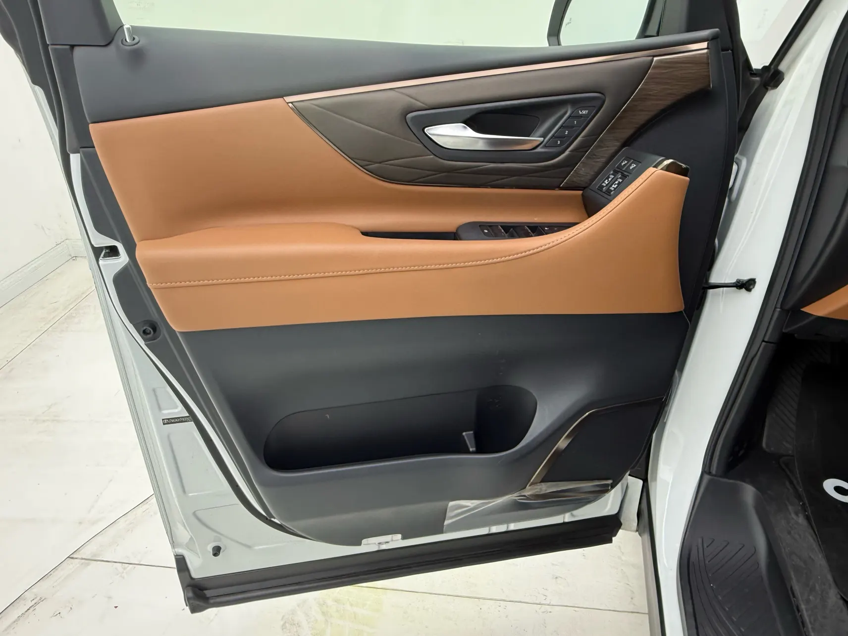 Toyota Alphard, 2023 19