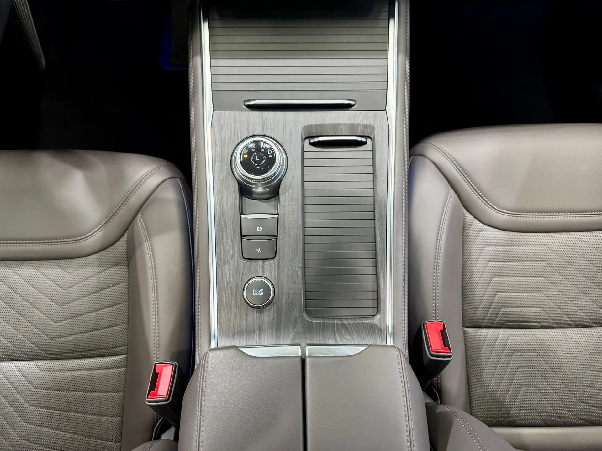 Ford Explorer, 2025 14