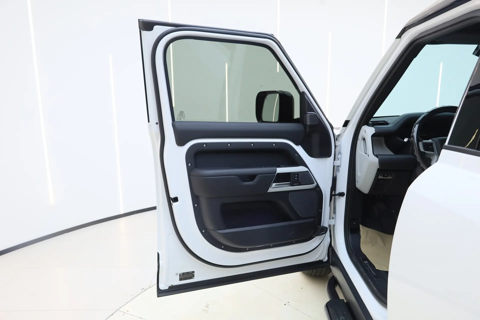 Land Rover Defender, 2024 16
