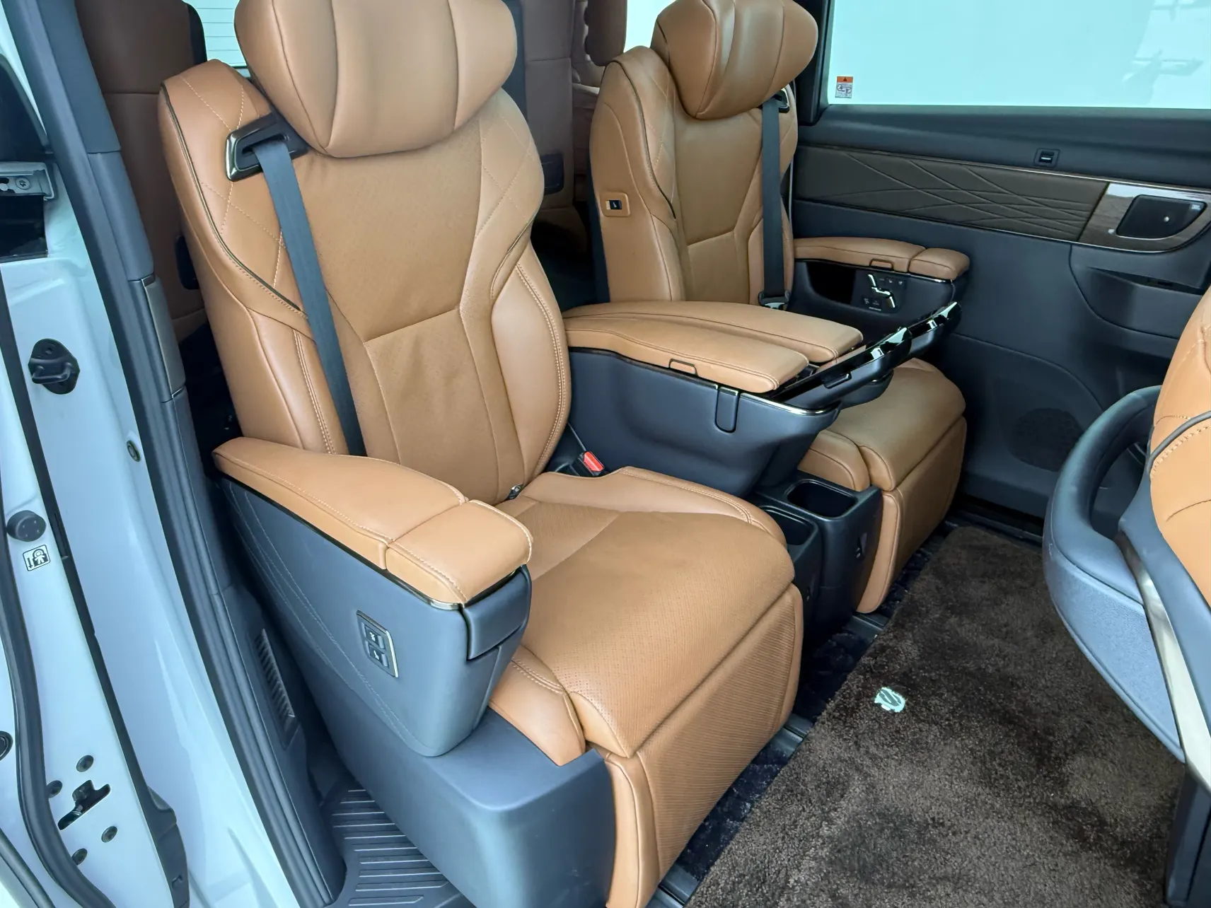 Toyota Alphard, 2023 17