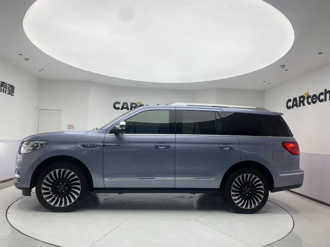 Lincoln Navigator, 2023 8