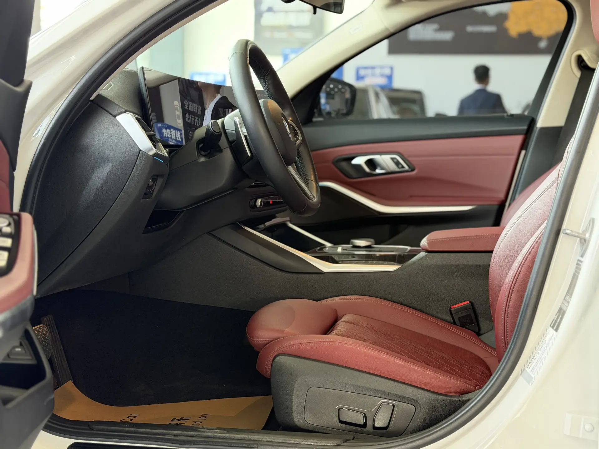 BMW 325Li, 2023 4