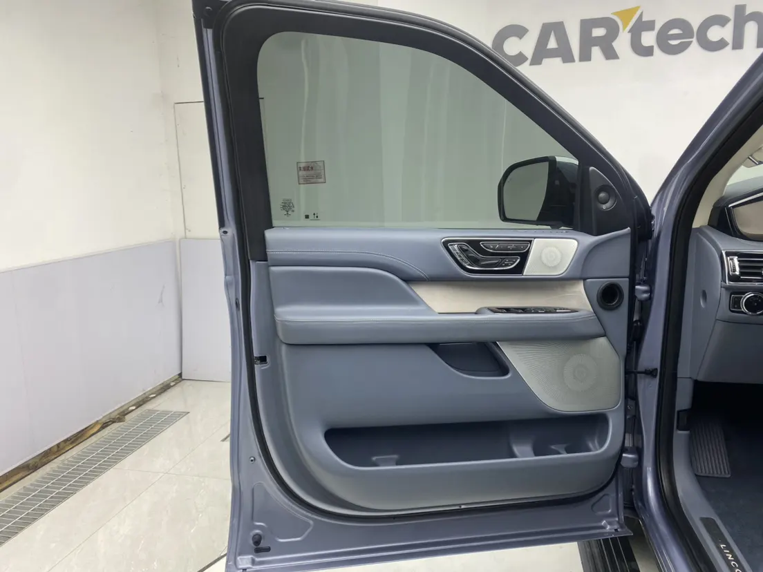 Lincoln Navigator, 2023 26