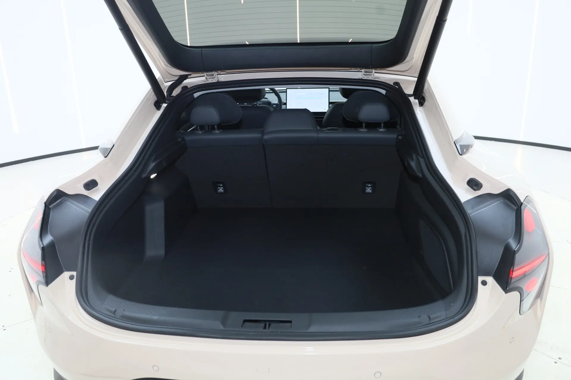 Xpeng Mona M03, 2025 23