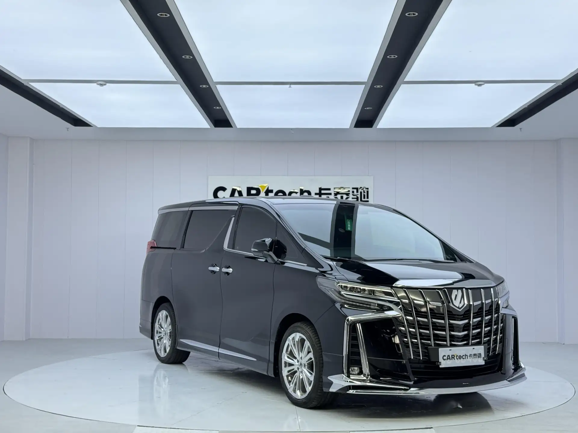Toyota Alphard, 2019 2