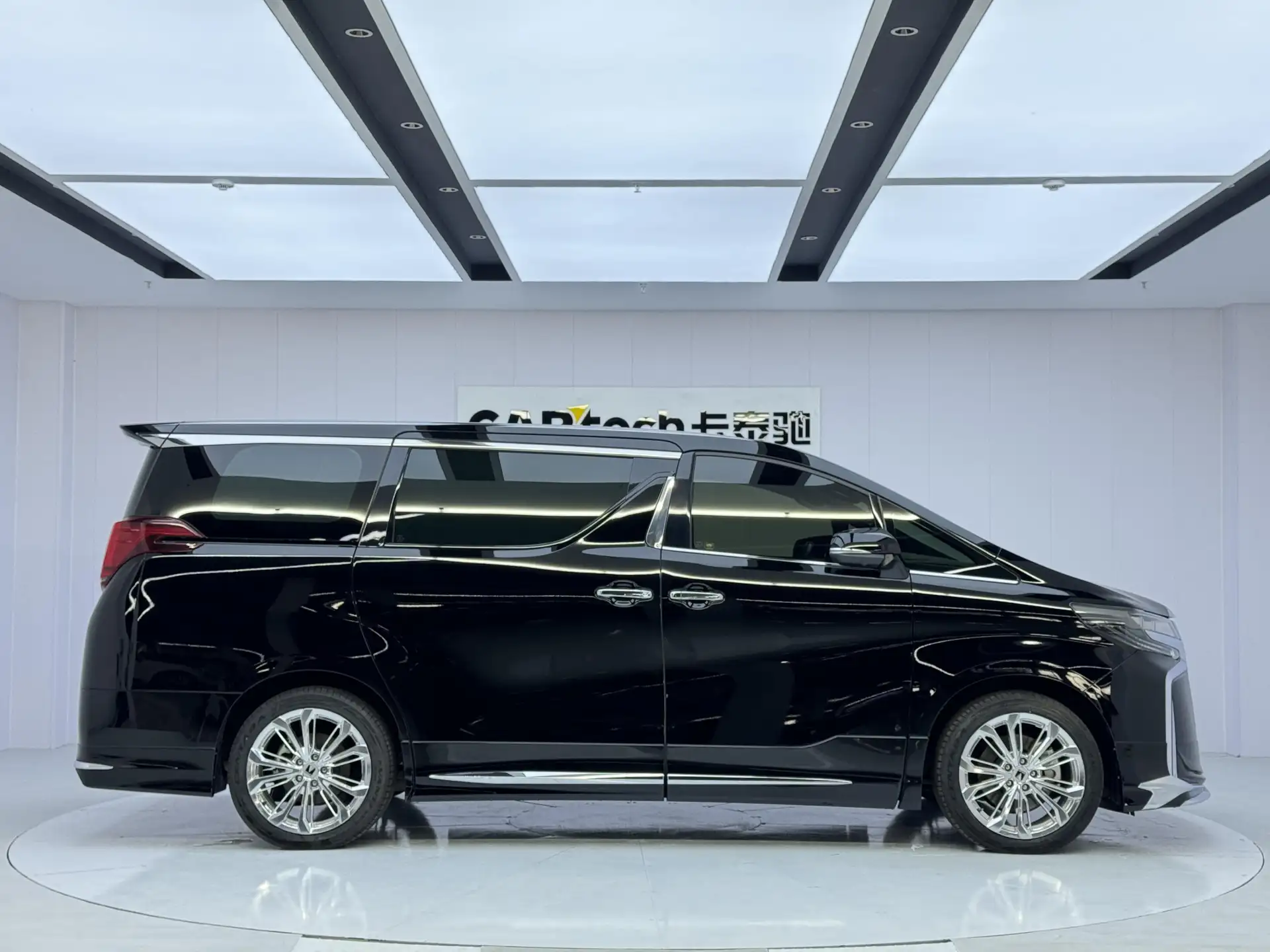 Toyota Alphard, 2019 4