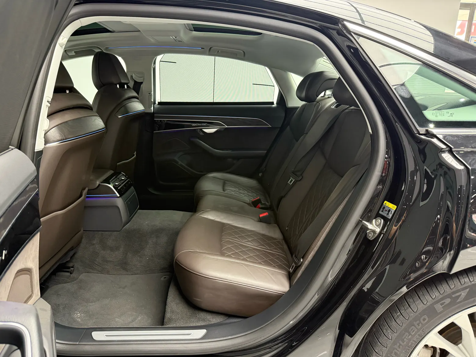 Audi A8L 50 TFSI, 2023 13