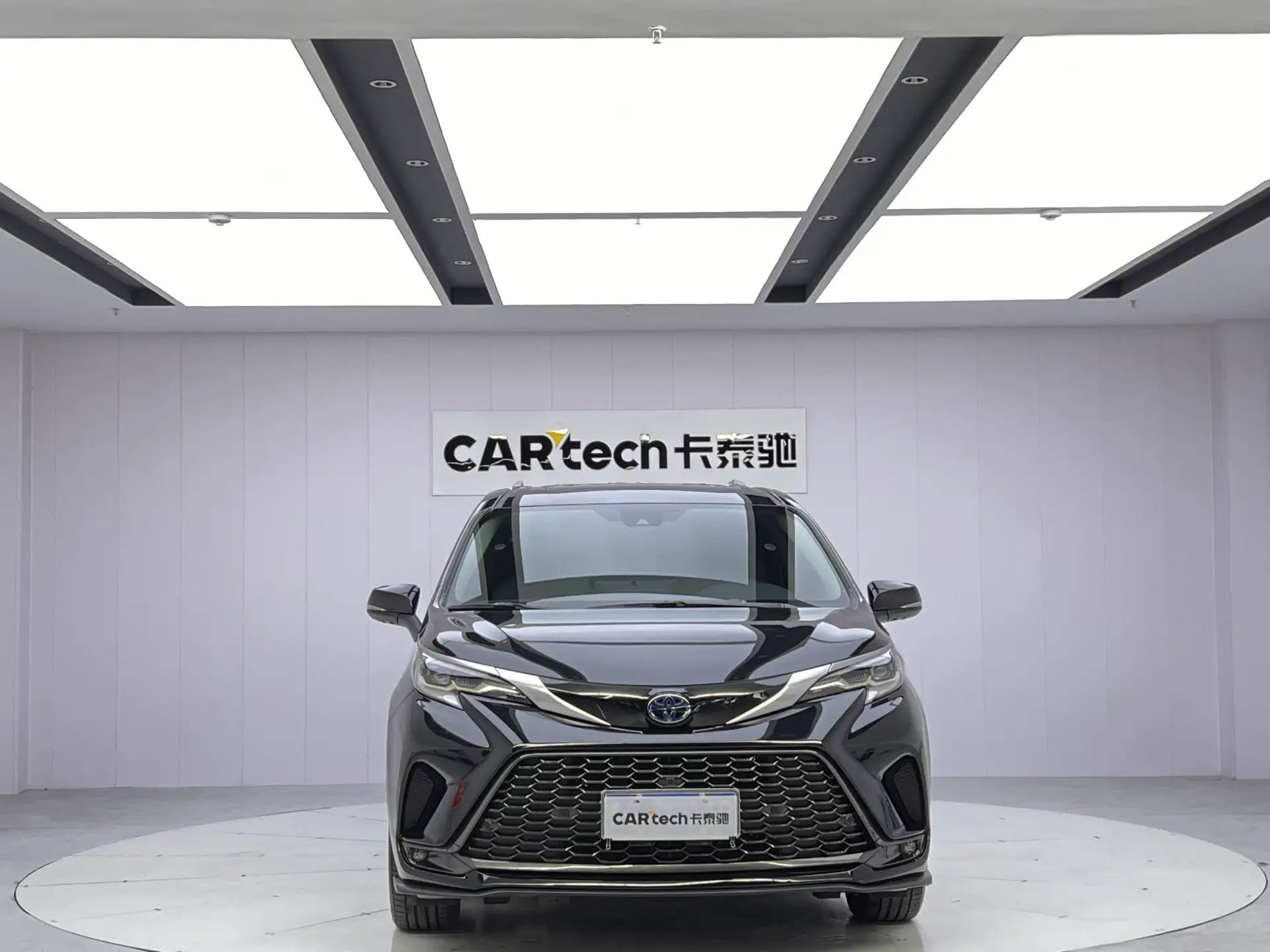 Toyota Granvia, 2024 3