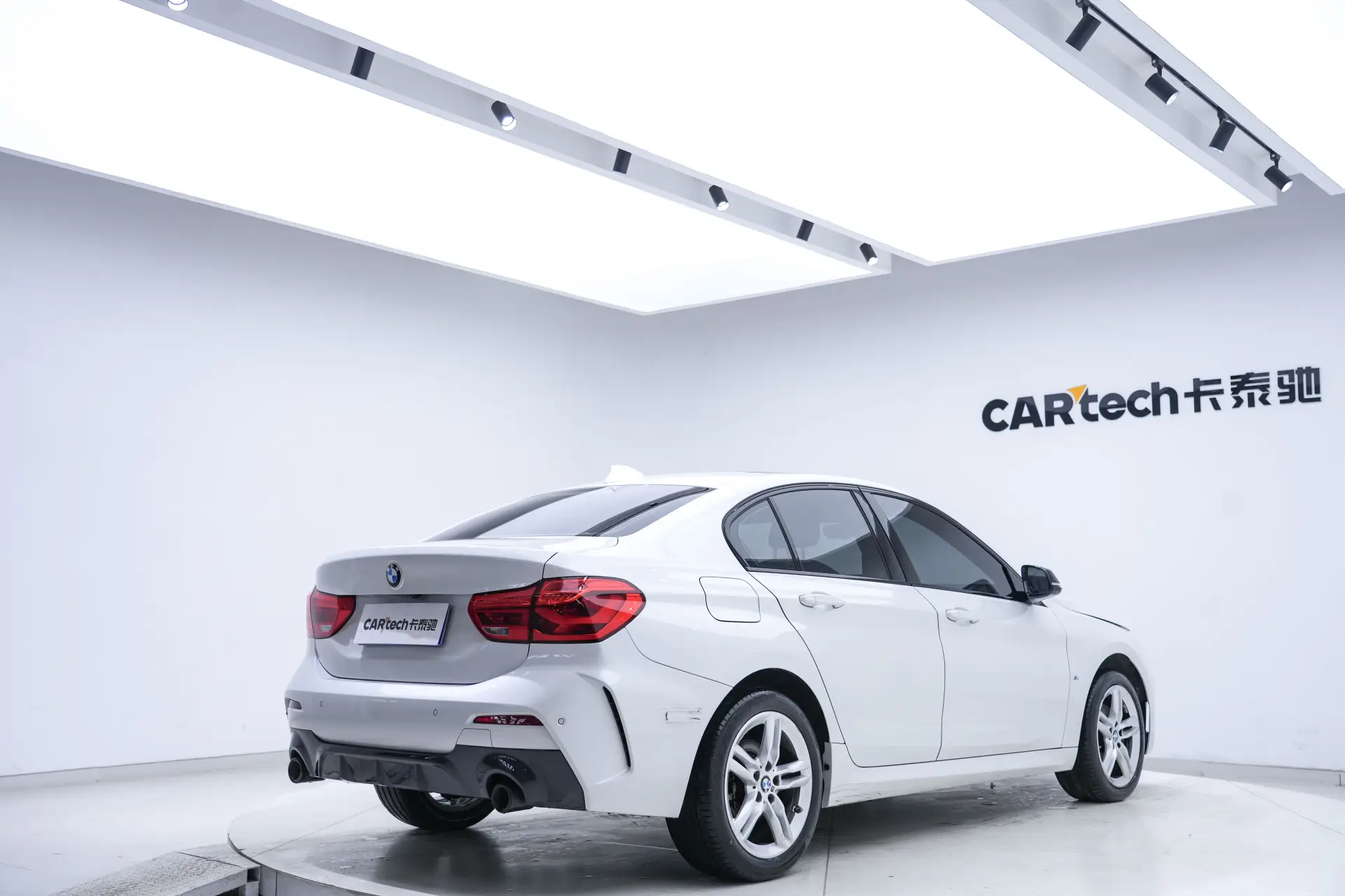 BMW 120i, 2023 все фото