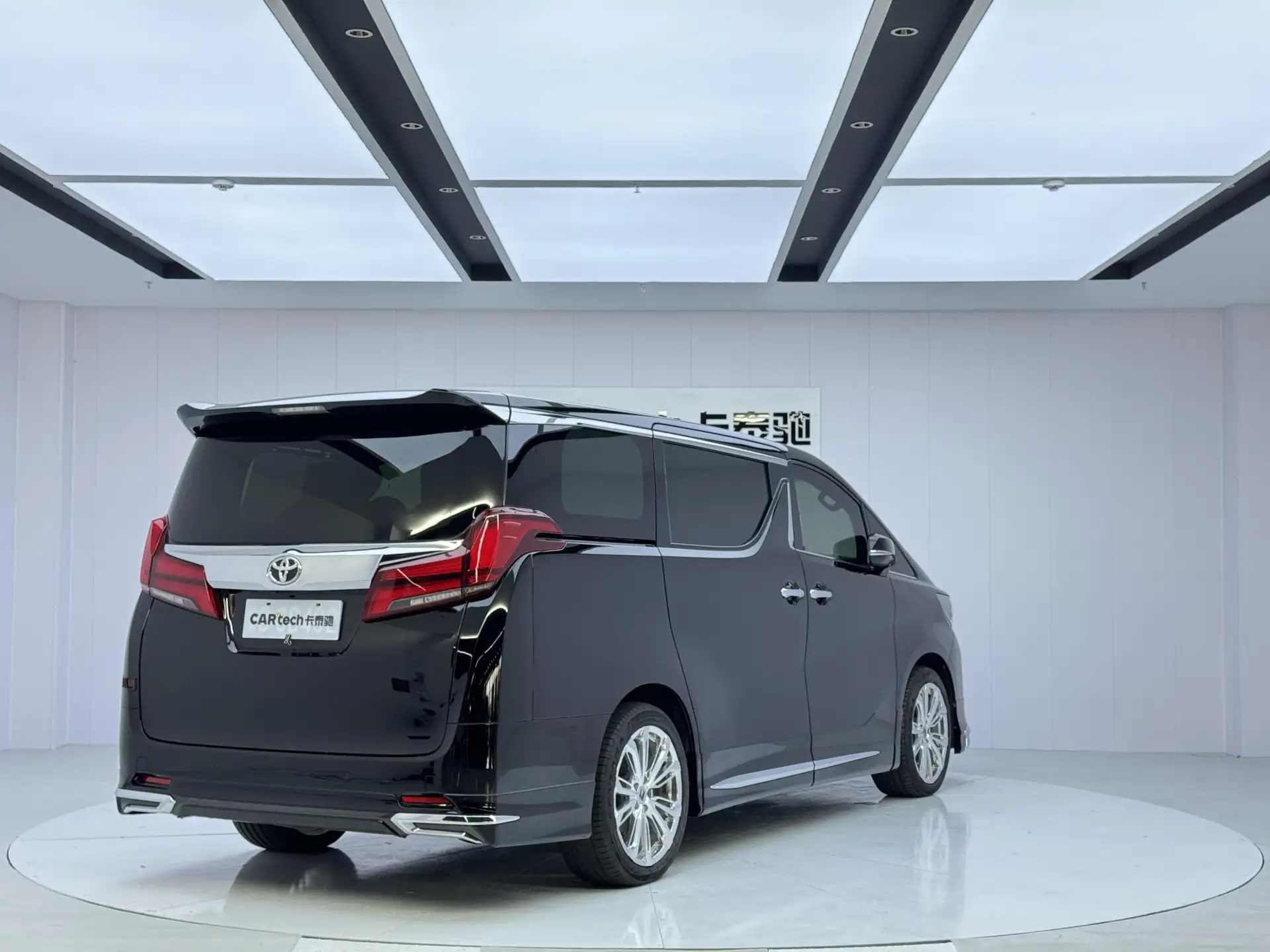 Toyota Alphard, 2019 все фото