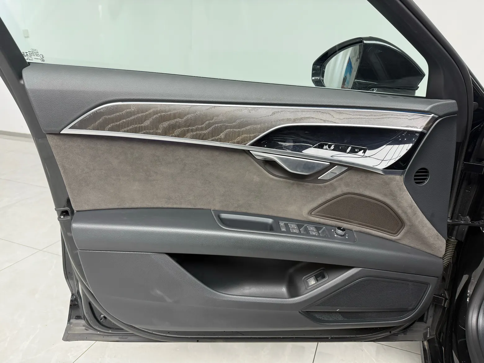 Audi A8L 50 TFSI, 2023 11