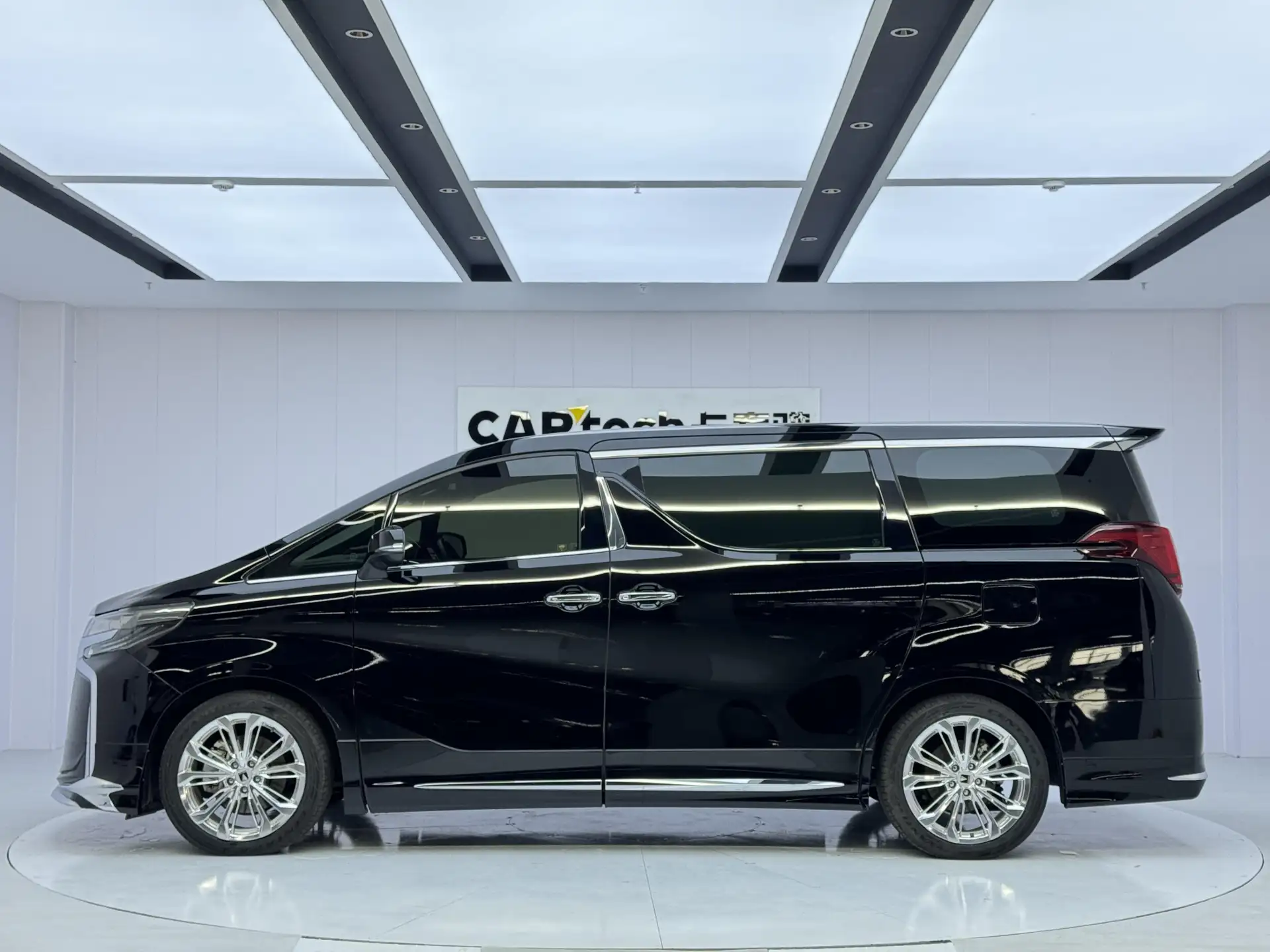 Toyota Alphard, 2019 8