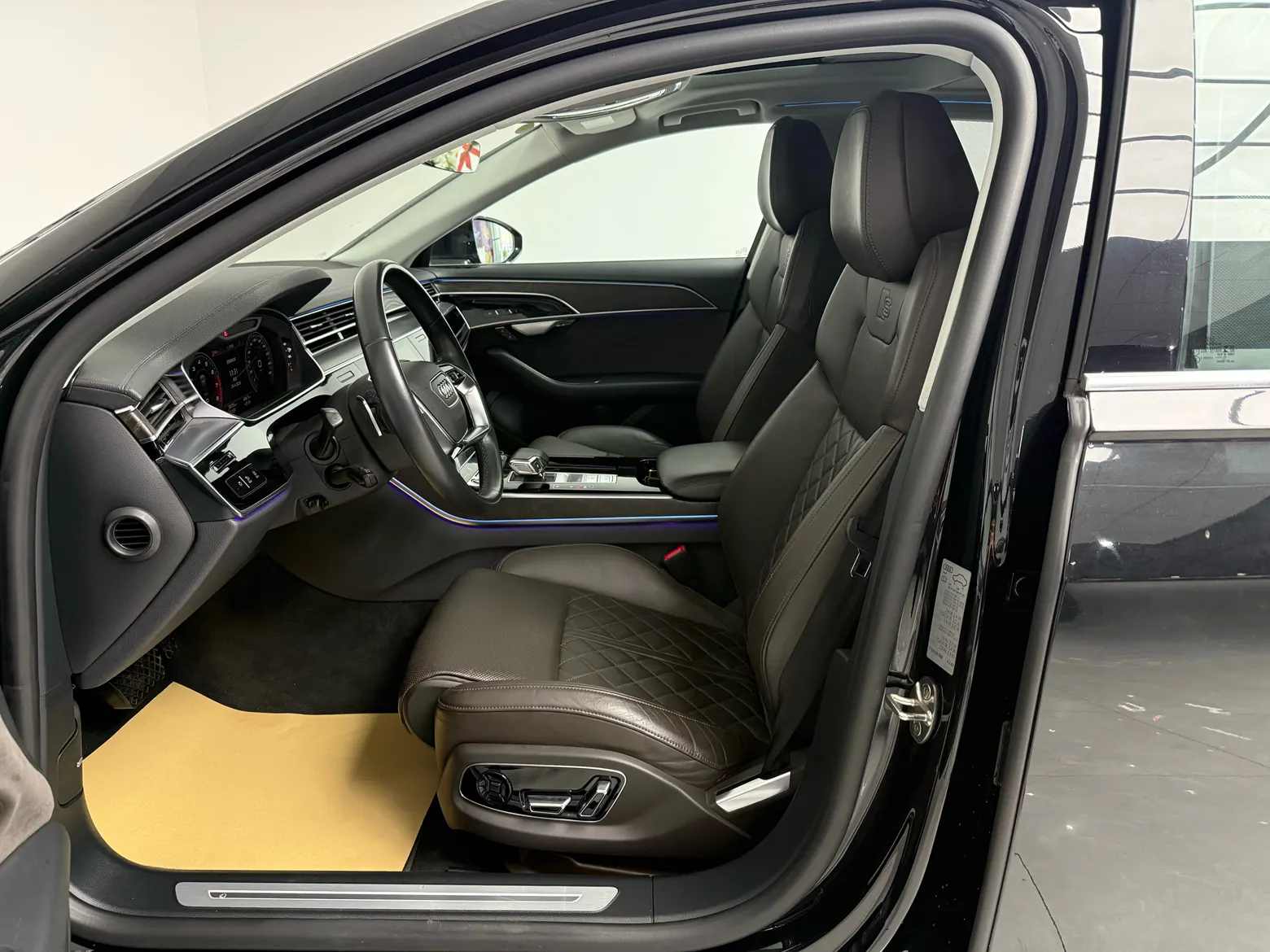 Audi A8L 50 TFSI, 2023 12