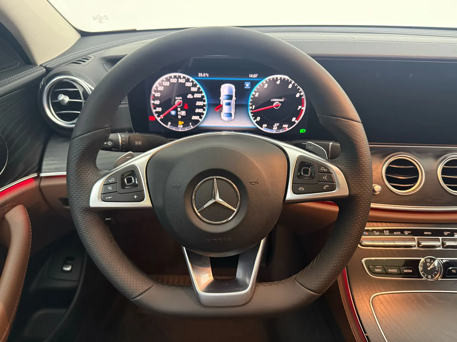 Mercedes-Benz E 300 L, 2018 9