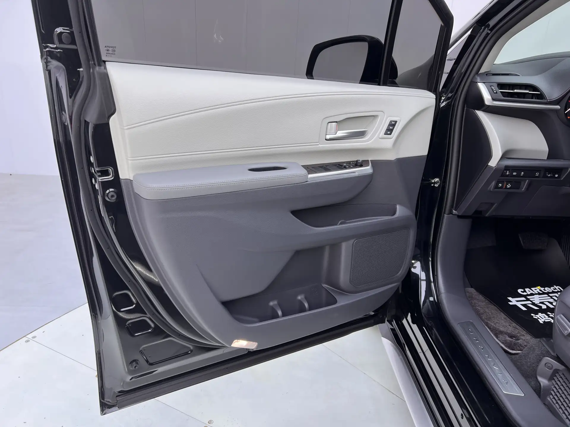 Toyota Granvia, 2024 16