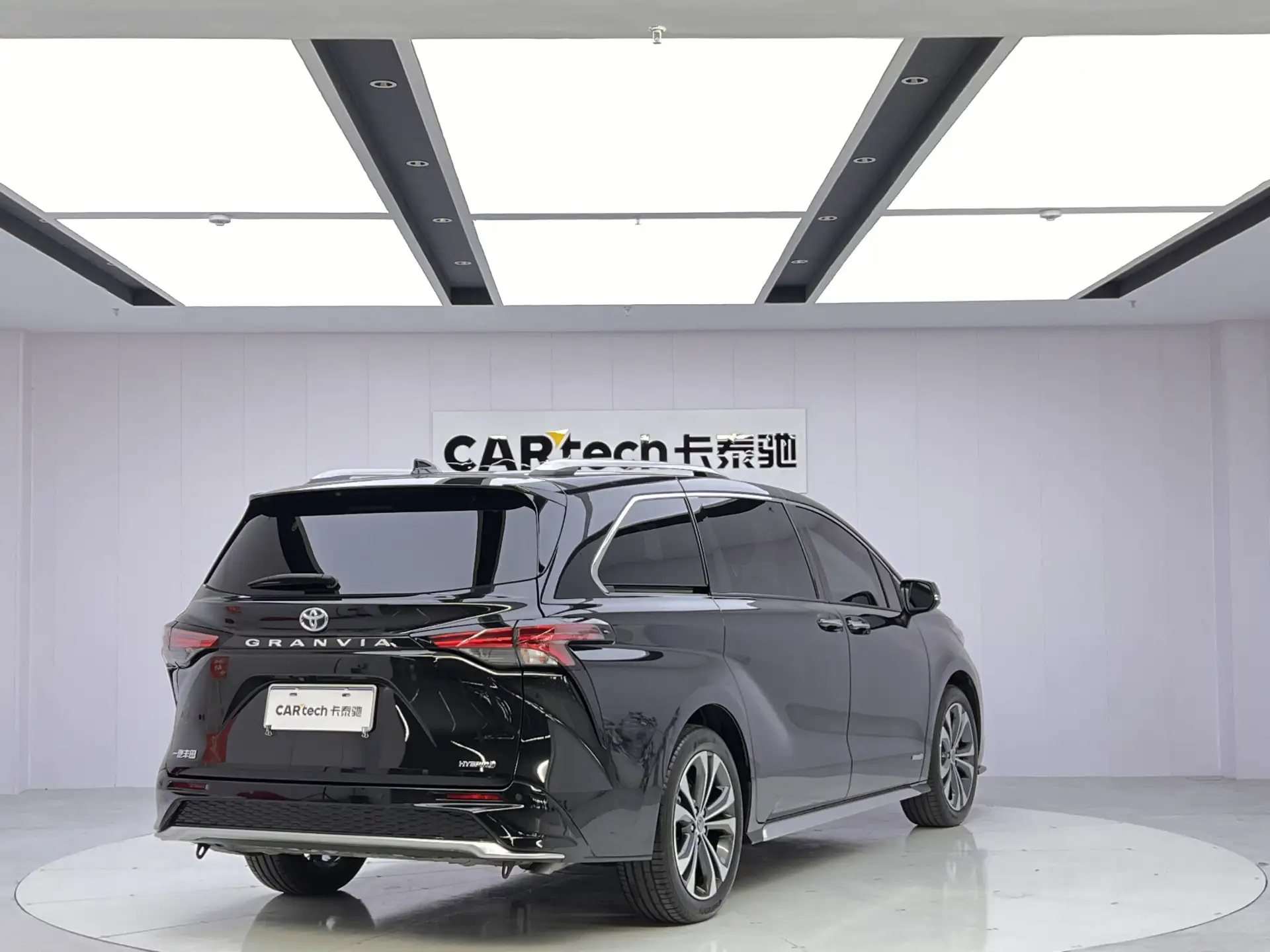 Toyota Granvia, 2024 все фото