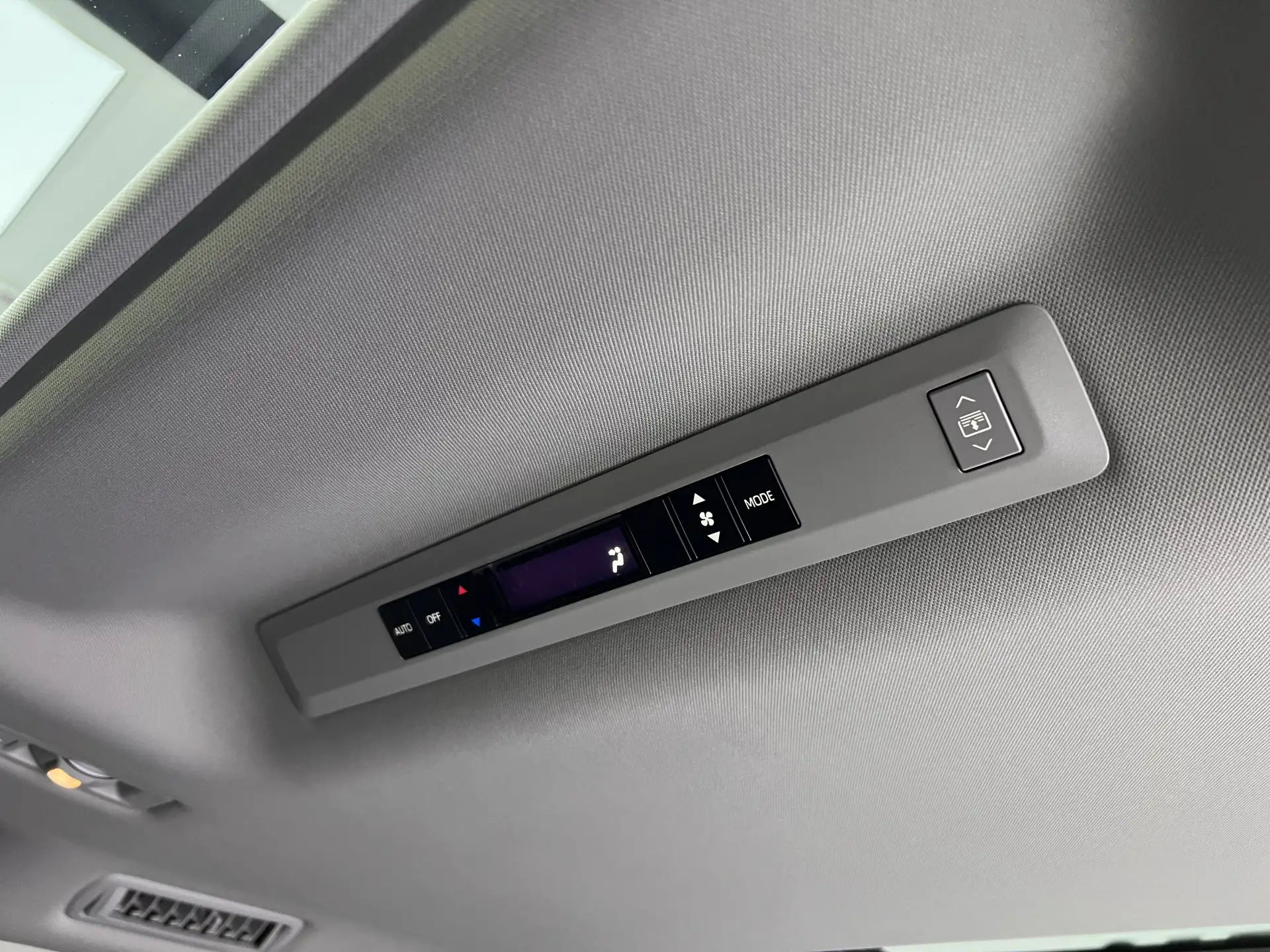 Toyota Granvia, 2024 23