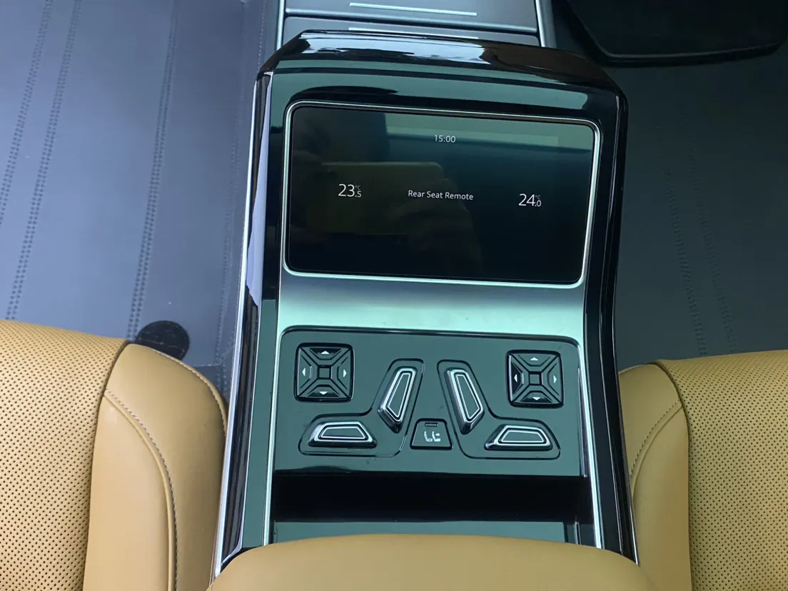 Audi A8L, 2022 26