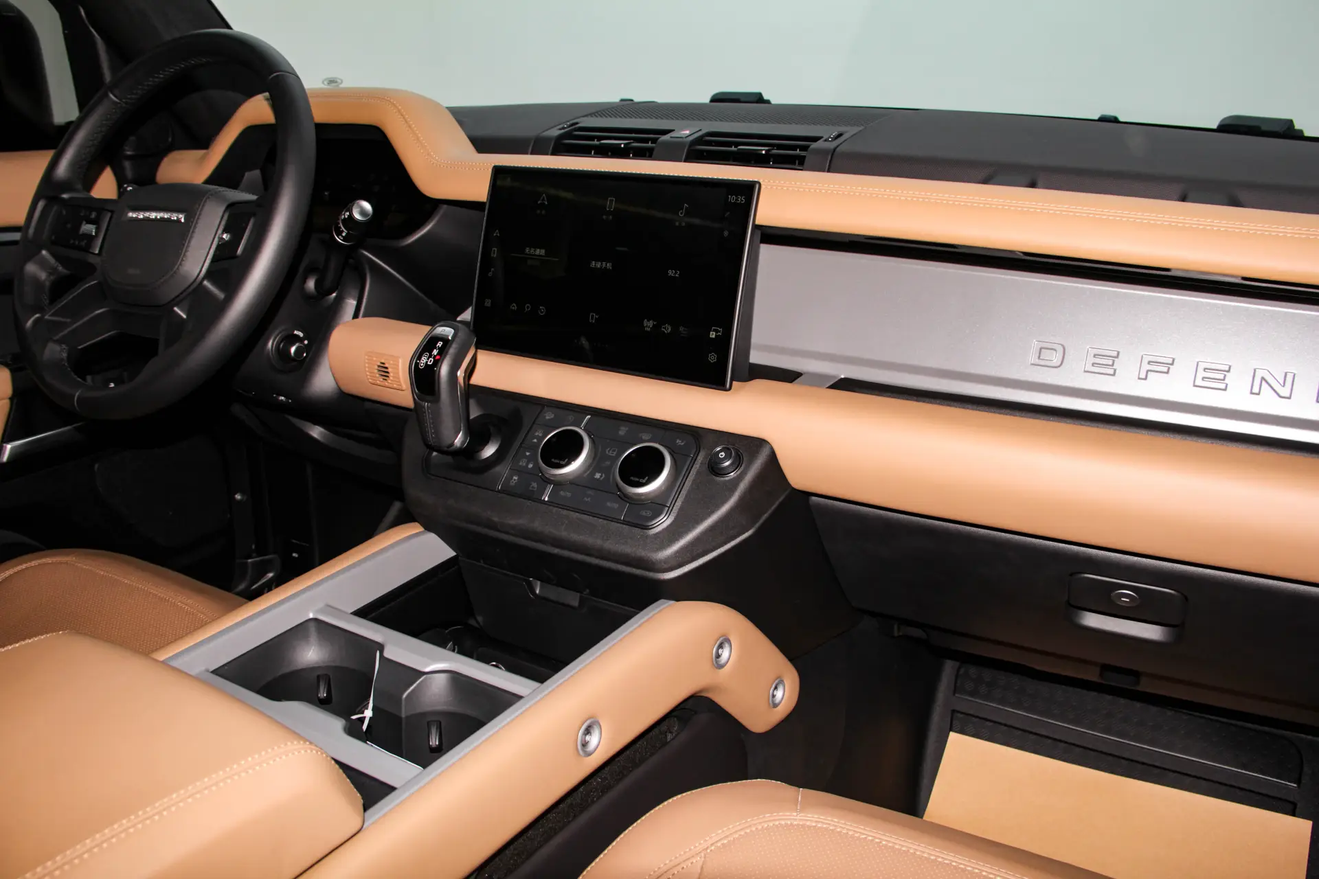 Land Rover Defender, 2025 32