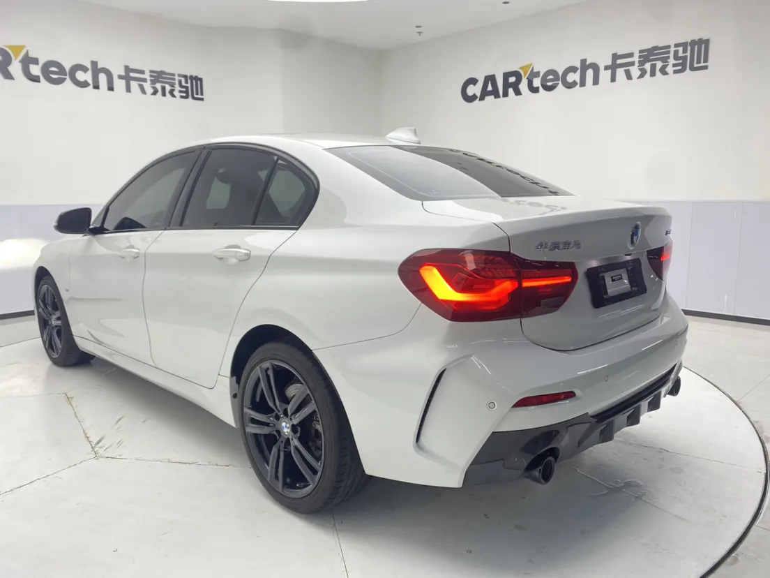 BMW 125i, 2023 7