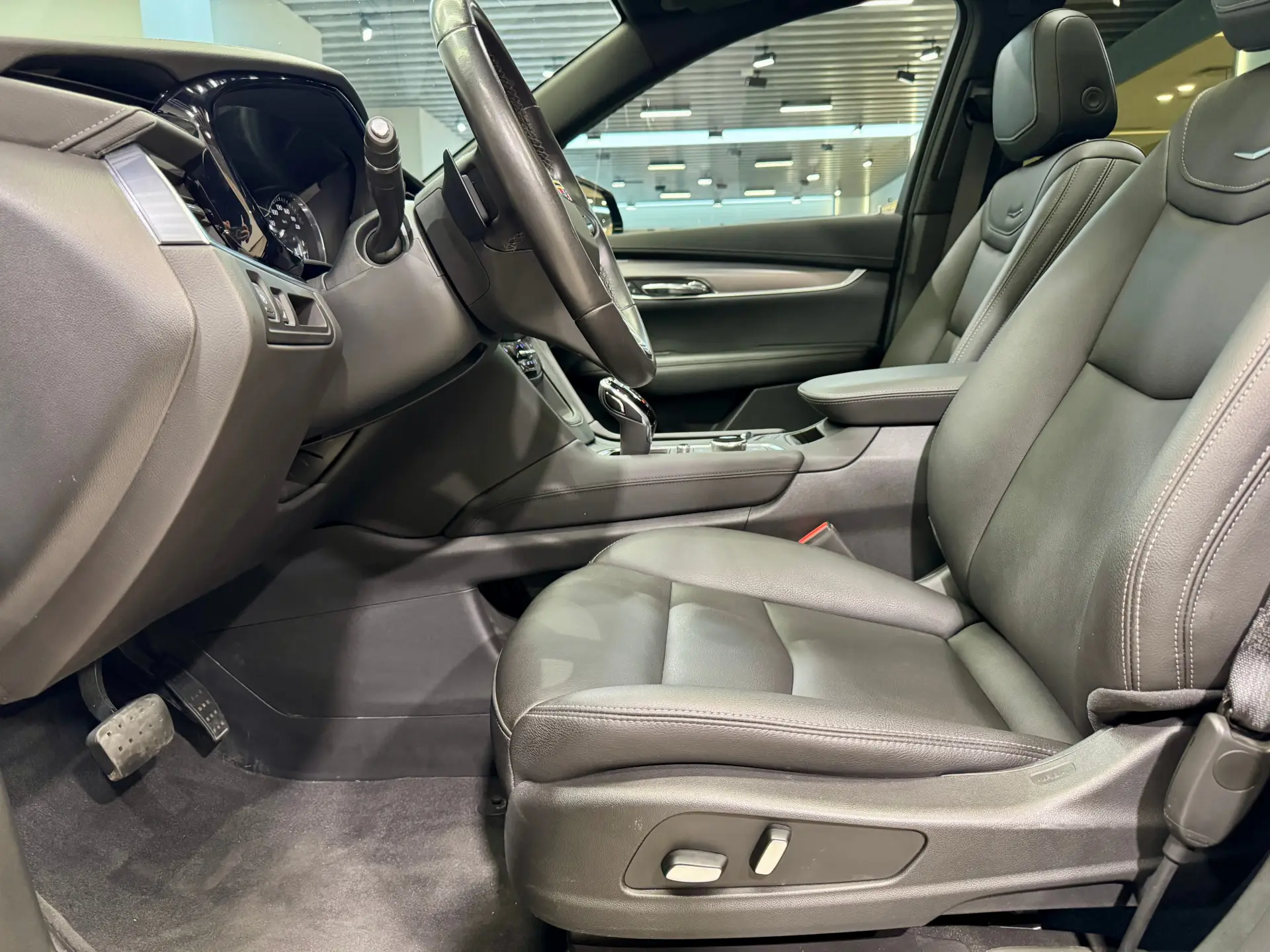 Cadillac XT6, 2023 все фото